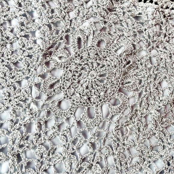 Ricki's Metallic Silver/Cream Lined Crocheted Halter Neck Style Top Size Small - Picture 8 of 16